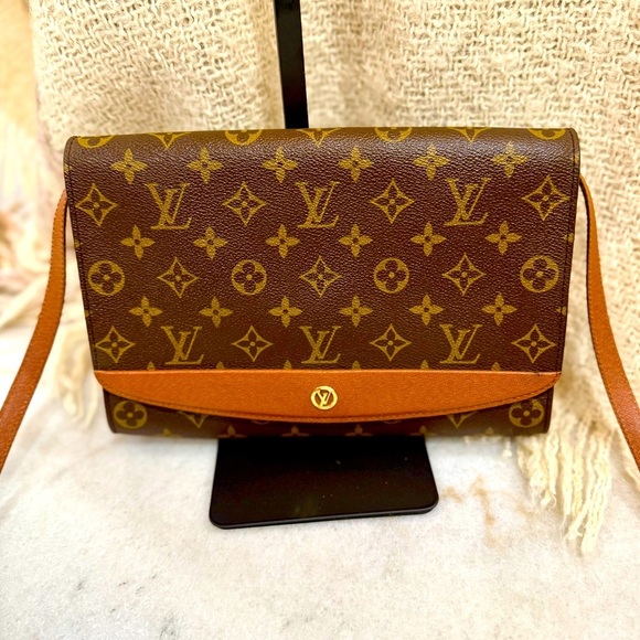 Louis Vuitton Handbags - Vintage Louis Vuitton Monogram Bordeaux
Shoulder Bag